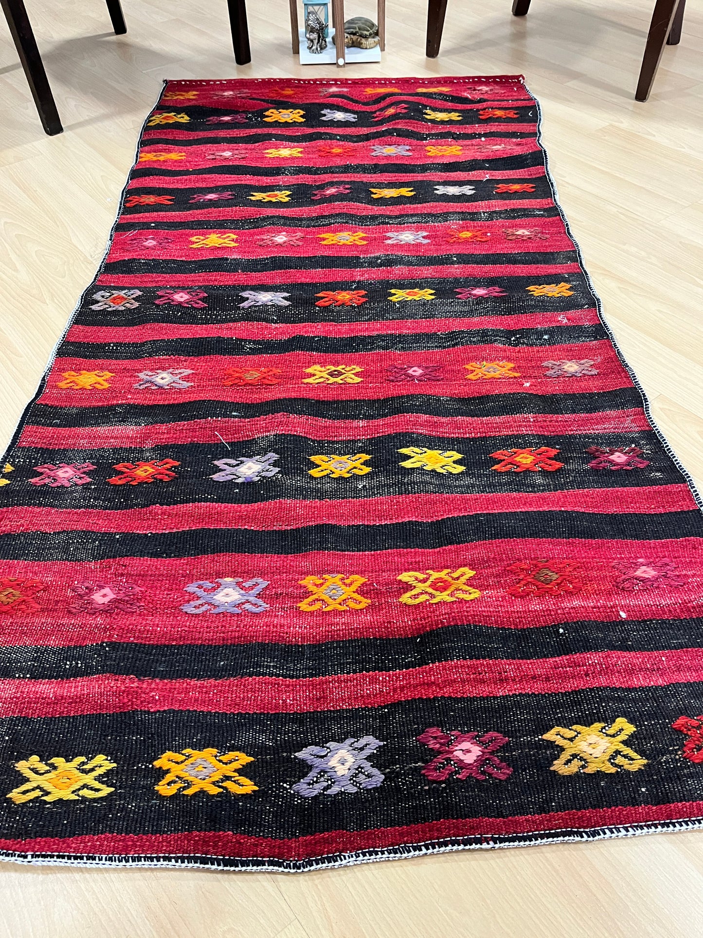 Handwoven Turkish Vintage Kilim (2'11" x 5'10")