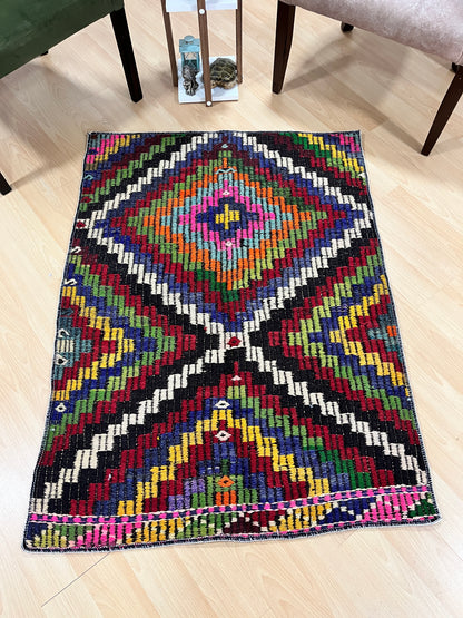 Handwoven Turkish Vintage Kilim (3'1" x 4'1")