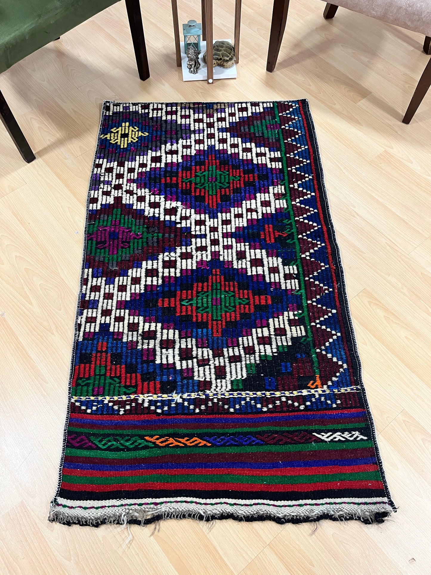 Handwoven Turkish Vintage Kilim (2'8" x 4'7")