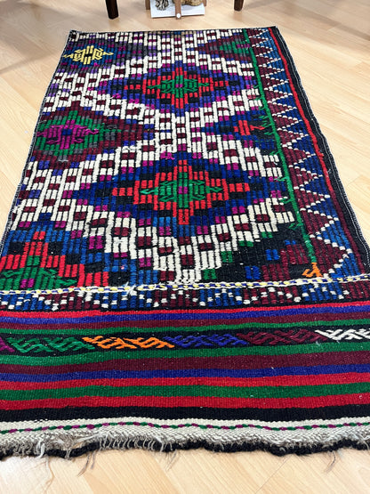 Handwoven Turkish Vintage Kilim (2'8" x 4'7")