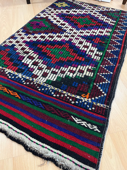 Handwoven Turkish Vintage Kilim (2'8" x 4'7")