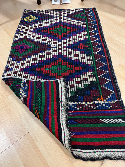 Handwoven Turkish Vintage Kilim (2'8" x 4'7")