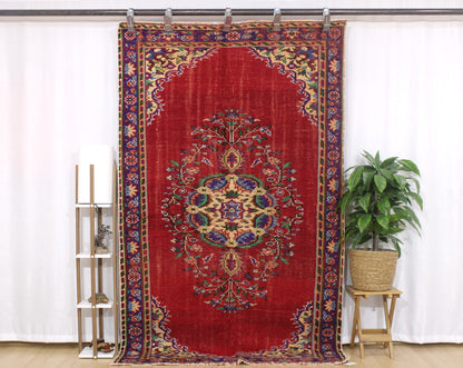 Hand-Knotted Vintage Turkish Rug (4'8" x 7'11")