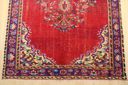 Hand-Knotted Vintage Turkish Rug (4'8" x 7'11")