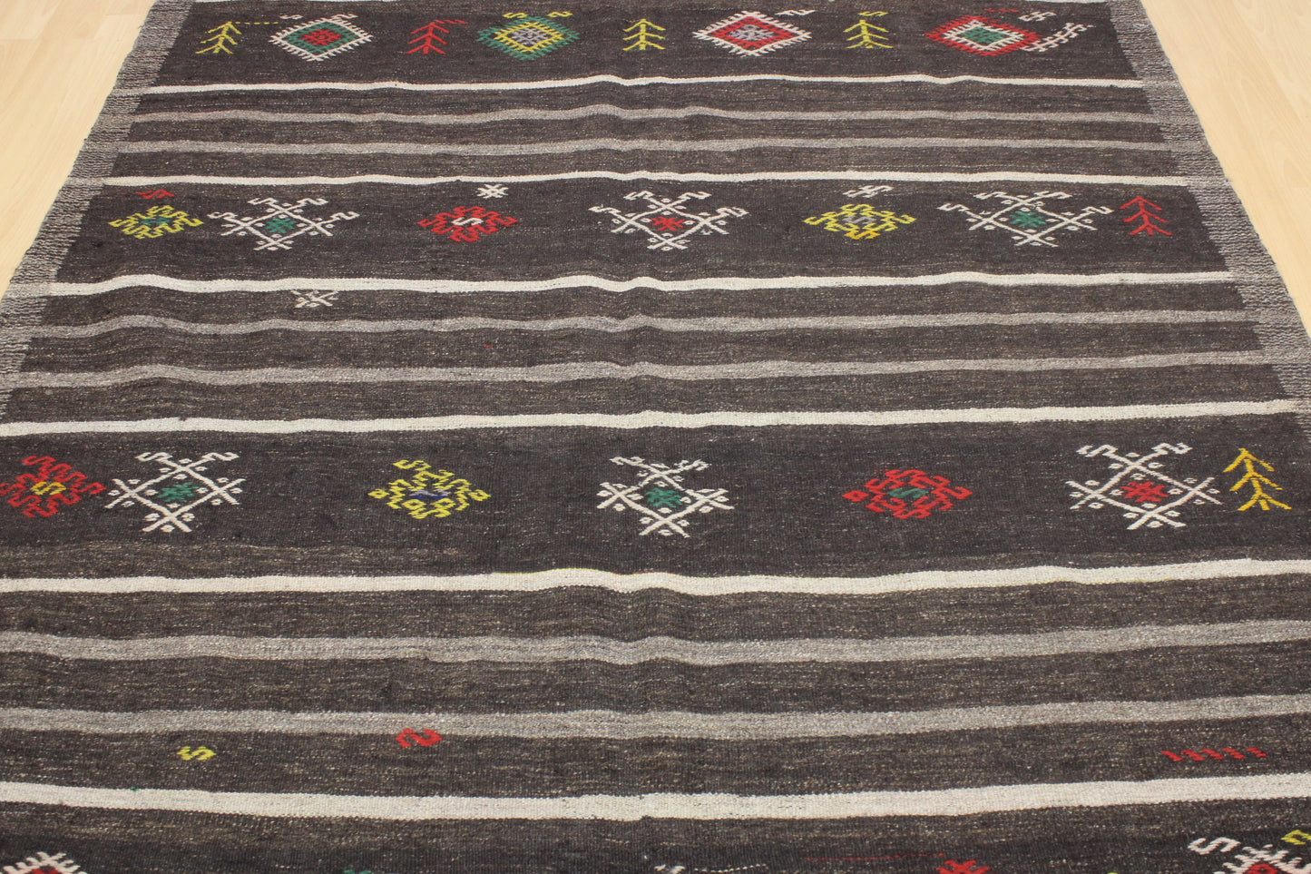 Handwoven Turkish Vintage Kilim (5'10" x 10'2")