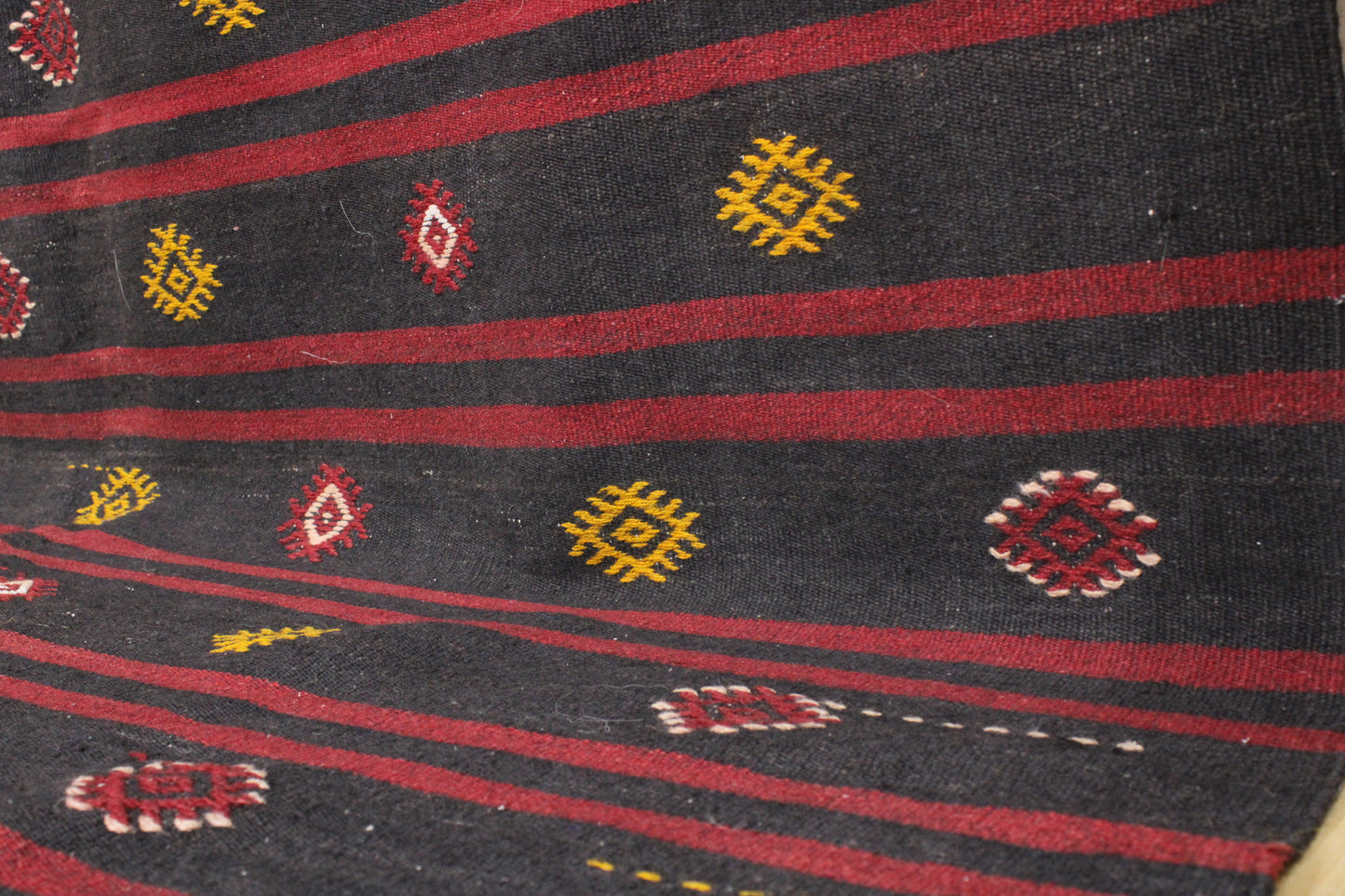 Handwoven Turkish Vintage Kilim (6'0" x 10'2")