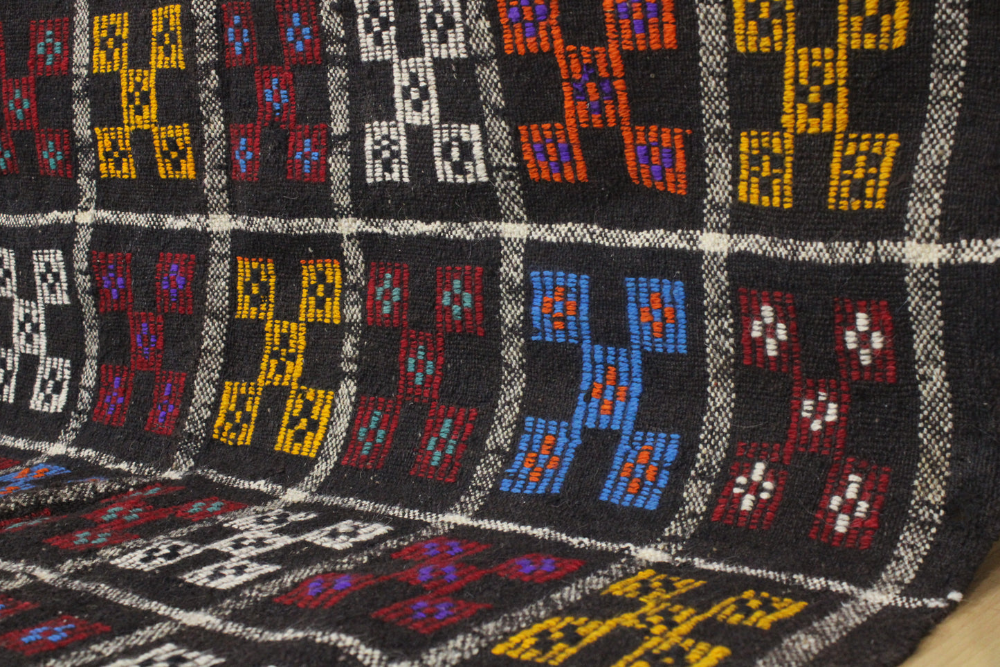 Handwoven Turkish Vintage Kilim (4'5" x 8'5")