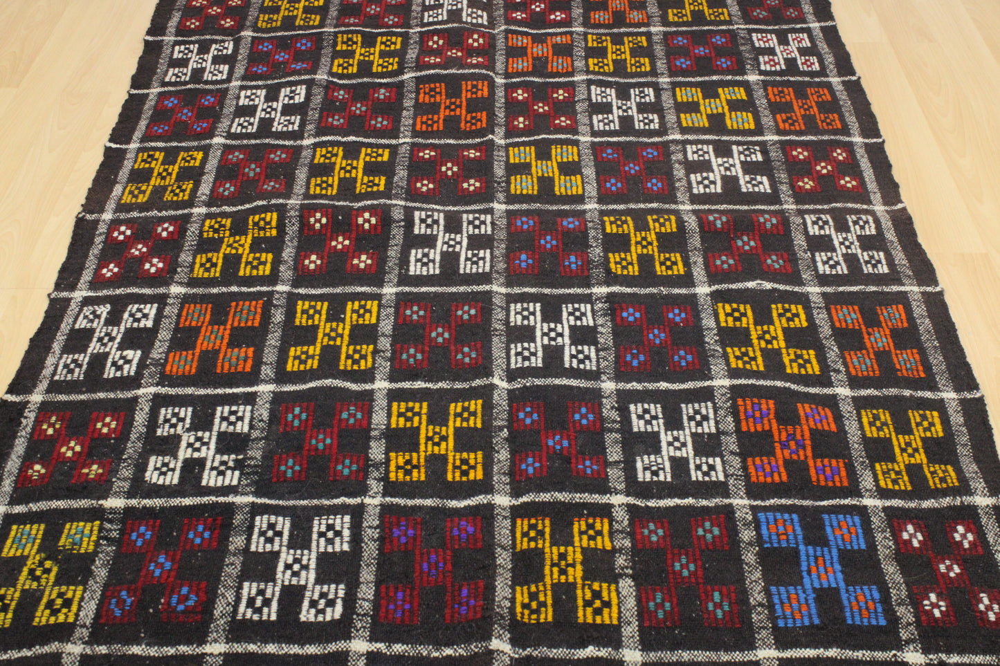 Handwoven Turkish Vintage Kilim (4'5" x 8'5")