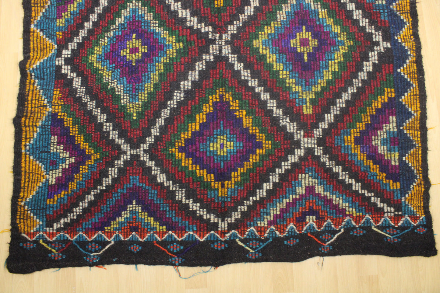 Handwoven Turkish Vintage Kilim (6'4" x 10'3")