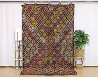 Handwoven Turkish Vintage Kilim (5'5" x 9'0")