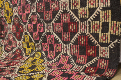 Handwoven Turkish Vintage Kilim (5'5" x 9'0")