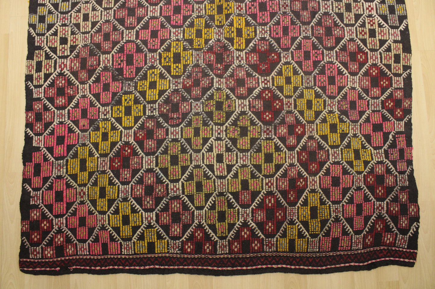 Handwoven Turkish Vintage Kilim (5'5" x 9'0")