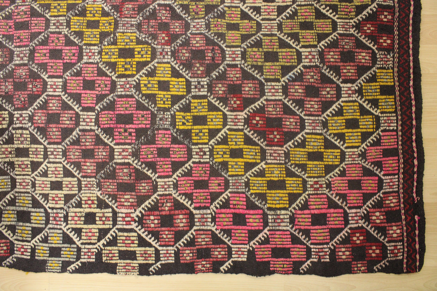 Handwoven Turkish Vintage Kilim (5'5" x 9'0")