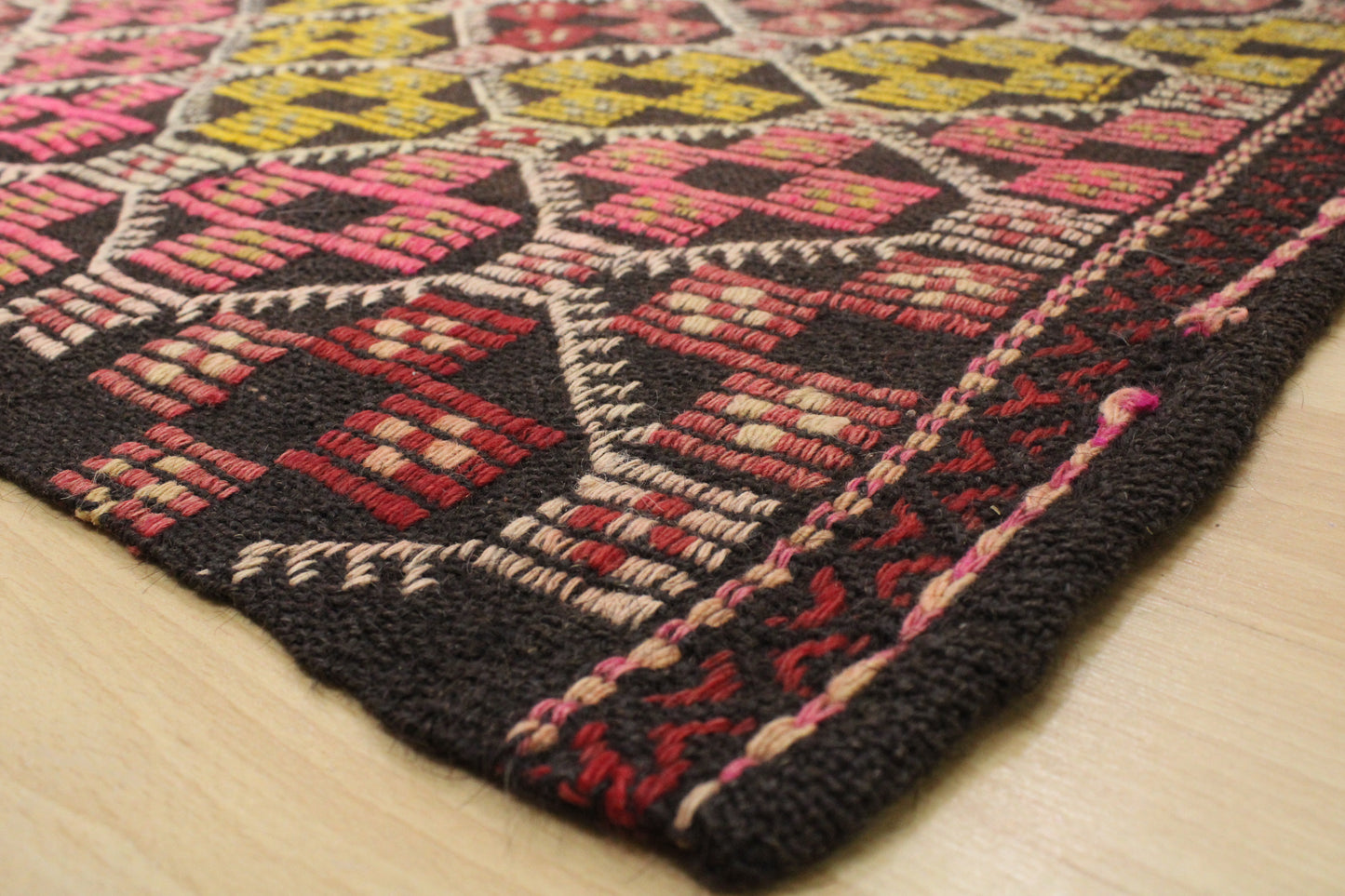 Handwoven Turkish Vintage Kilim (5'5" x 9'0")