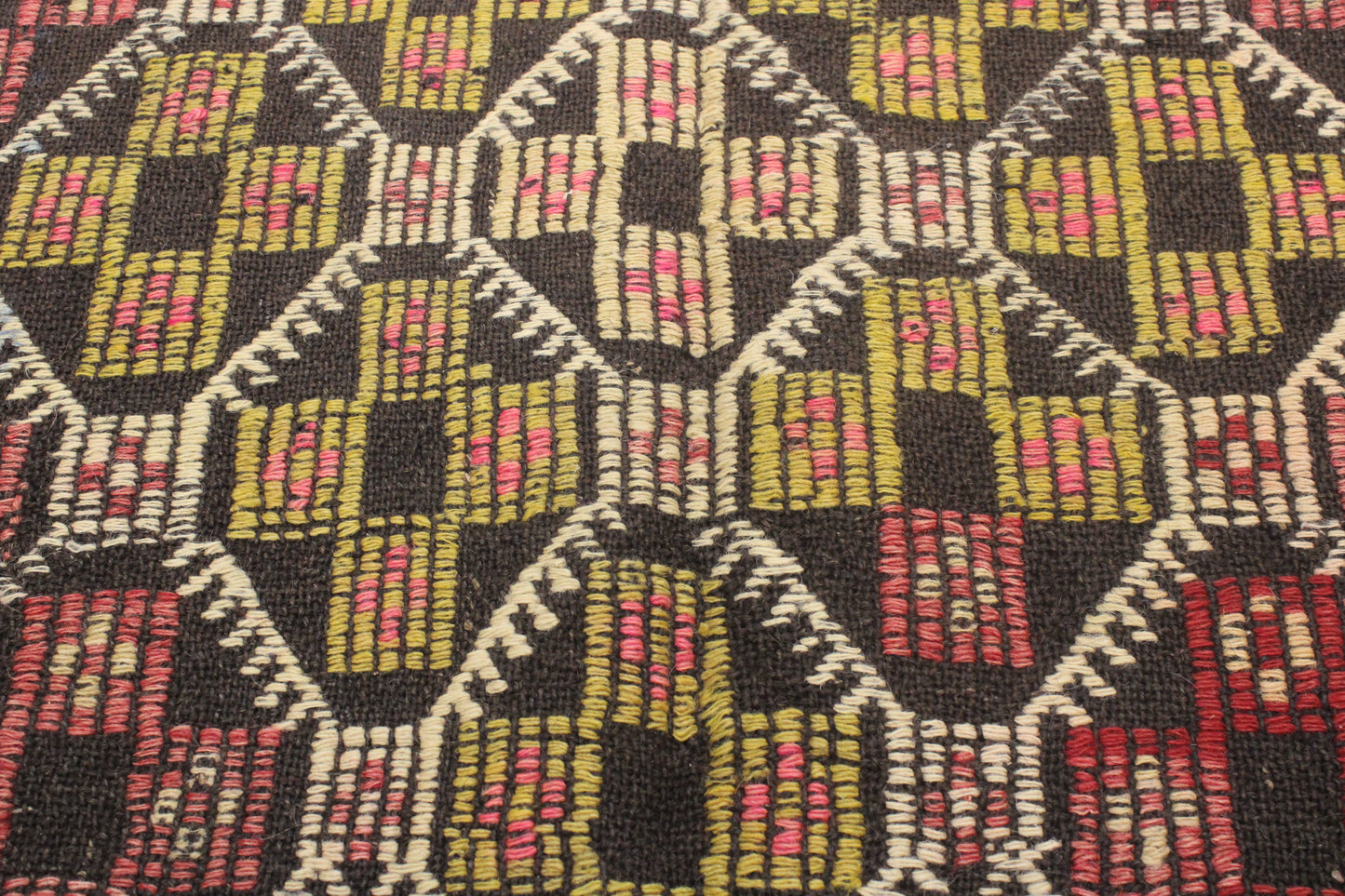 Handwoven Turkish Vintage Kilim (5'5" x 9'0")