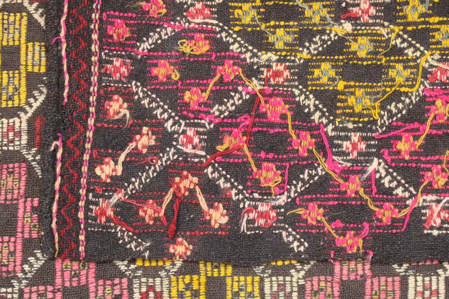 Handwoven Turkish Vintage Kilim (5'5" x 9'0")