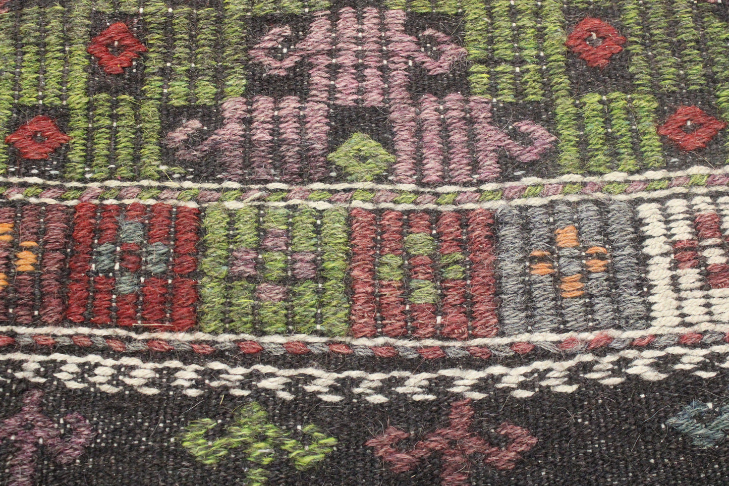 Handwoven Turkish Vintage Kilim (6'0" x 8'7")