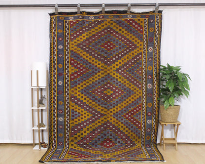 Handwoven Turkish Vintage Kilim (5'5" x 9'6")