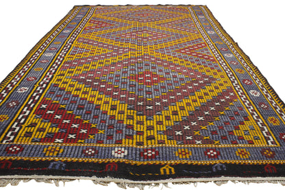 Handwoven Turkish Vintage Kilim (5'5" x 9'6")