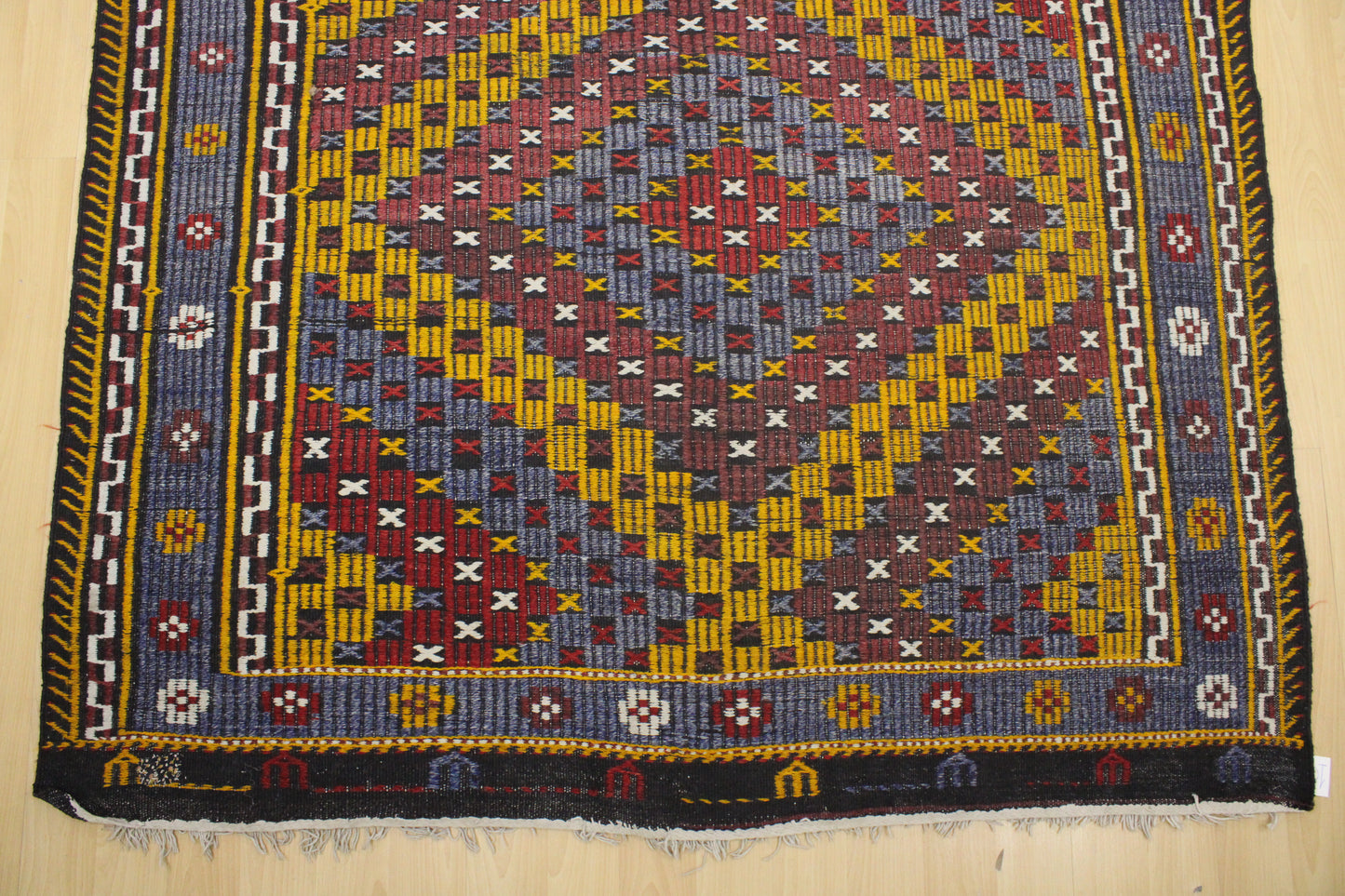 Handwoven Turkish Vintage Kilim (5'5" x 9'6")