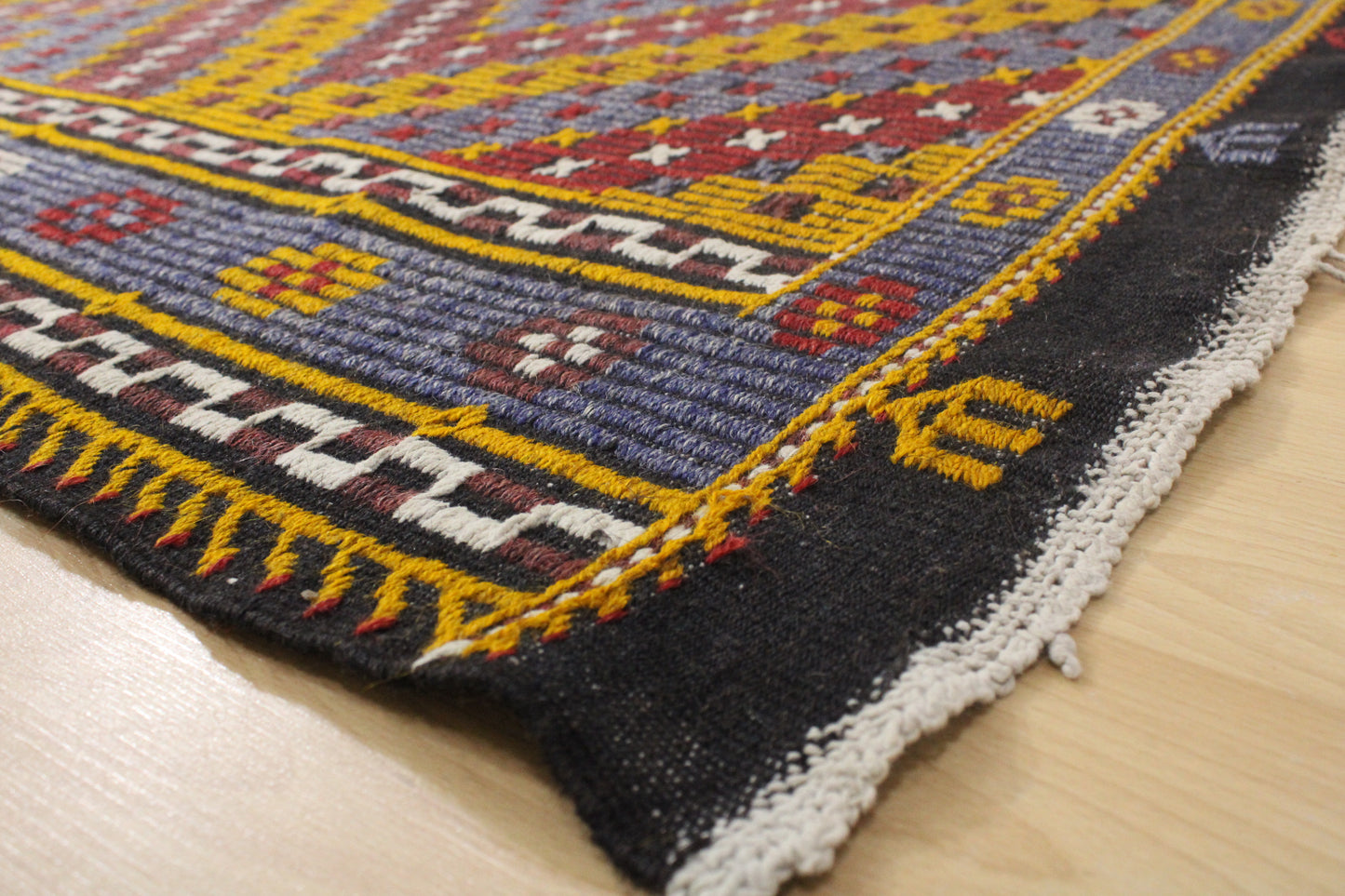 Handwoven Turkish Vintage Kilim (5'5" x 9'6")