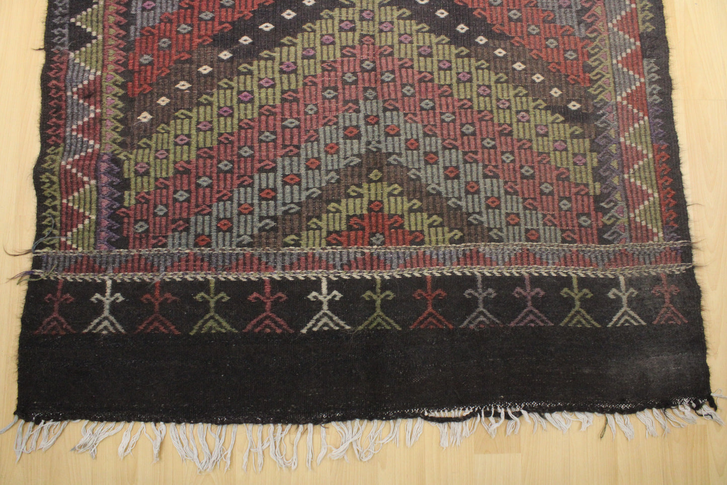 Handwoven Turkish Vintage Kilim (4'7" x 9'10")