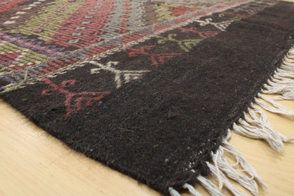 Handwoven Turkish Vintage Kilim (4'7" x 9'10")