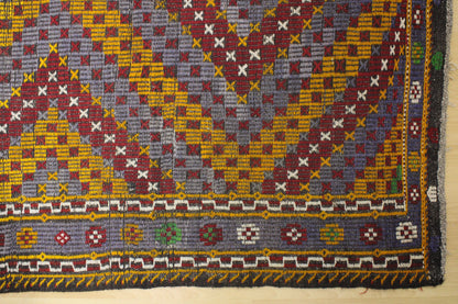 Handwoven Turkish Vintage Kilim (5'5" x 10'2")