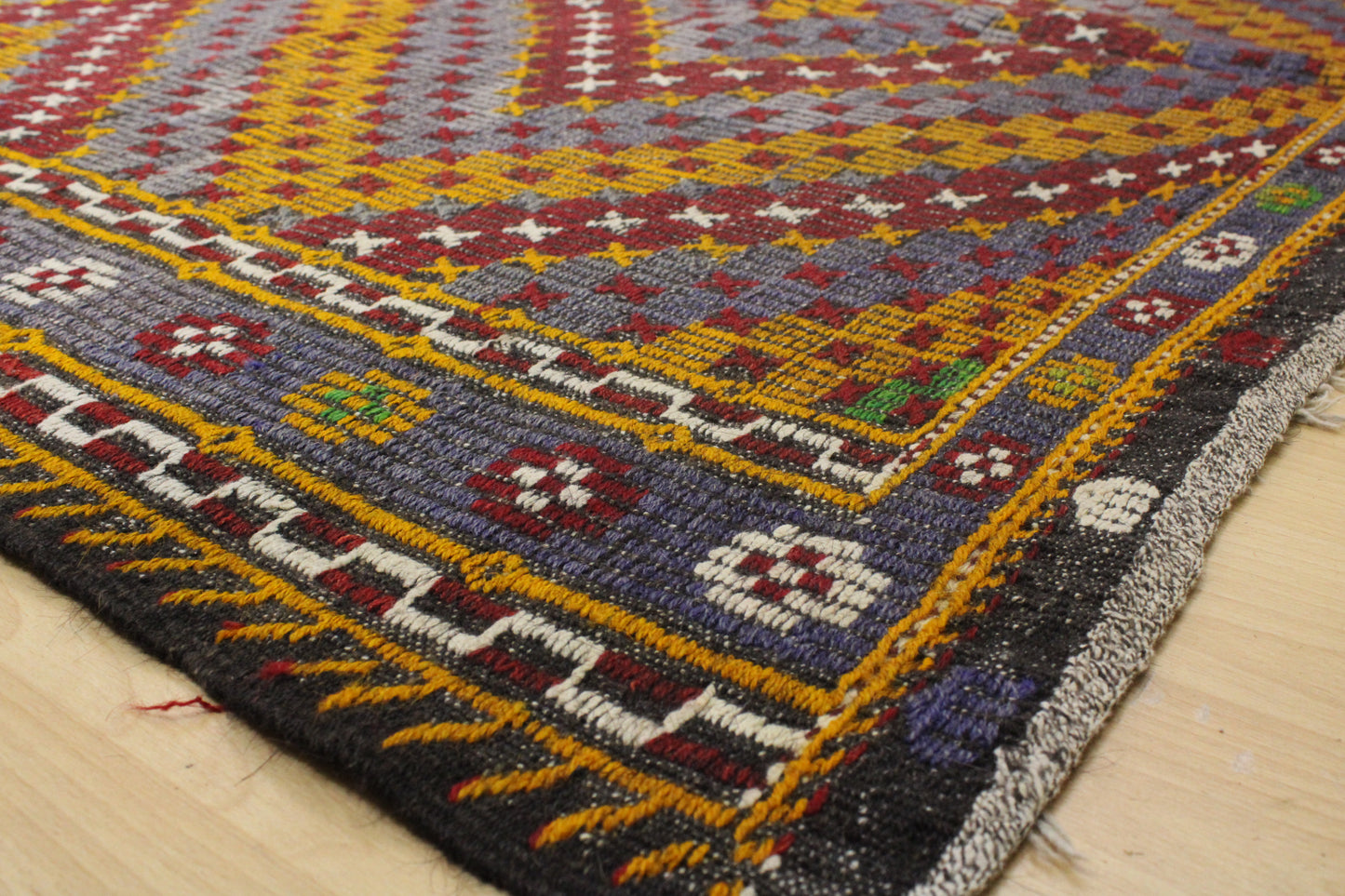 Handwoven Turkish Vintage Kilim (5'5" x 10'2")