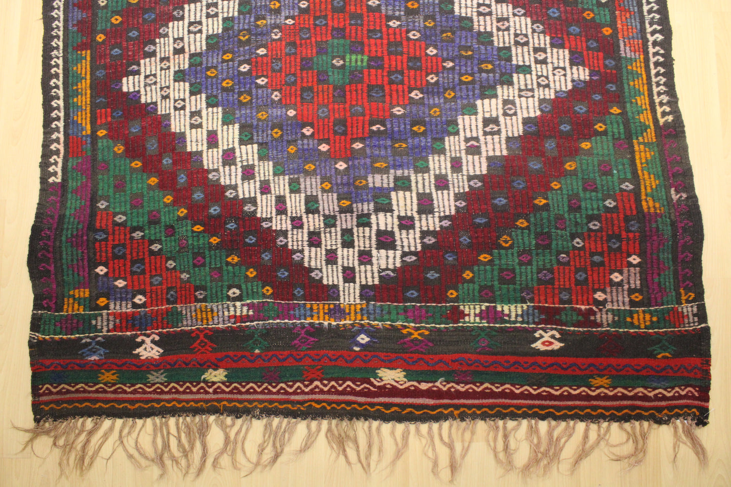 Handwoven Turkish Vintage Kilim (5'1" x 8'8")