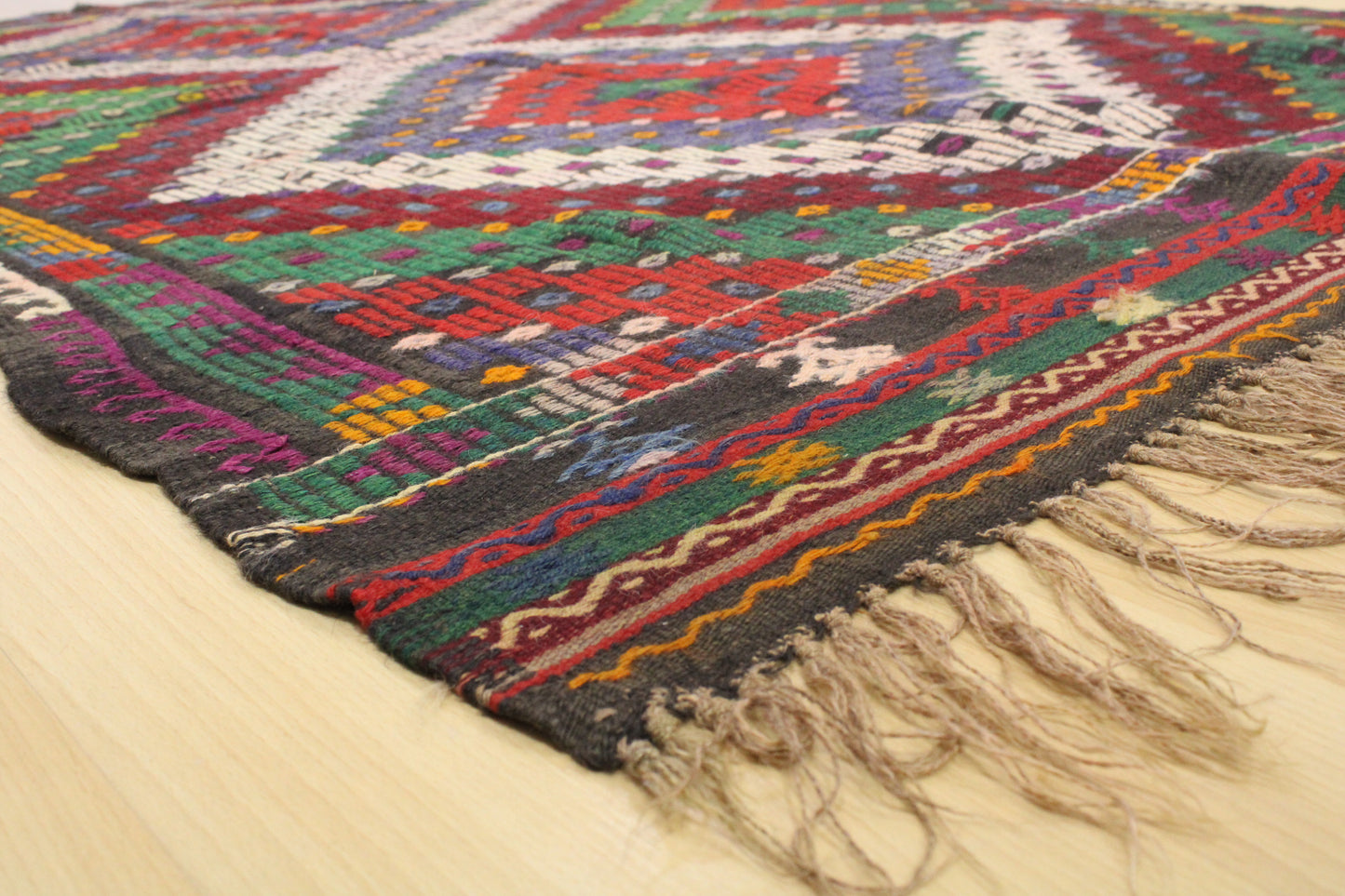 Handwoven Turkish Vintage Kilim (5'1" x 8'8")