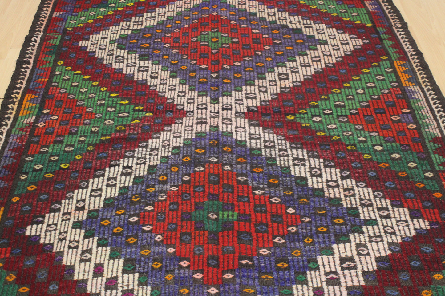 Handwoven Turkish Vintage Kilim (5'1" x 8'8")