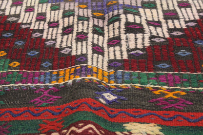 Handwoven Turkish Vintage Kilim (5'1" x 8'8")