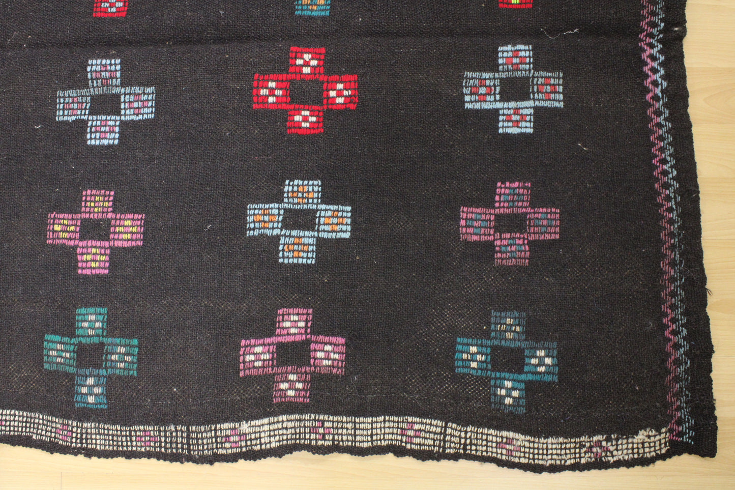 Handwoven Turkish Vintage Kilim (4'7" x 8'2")