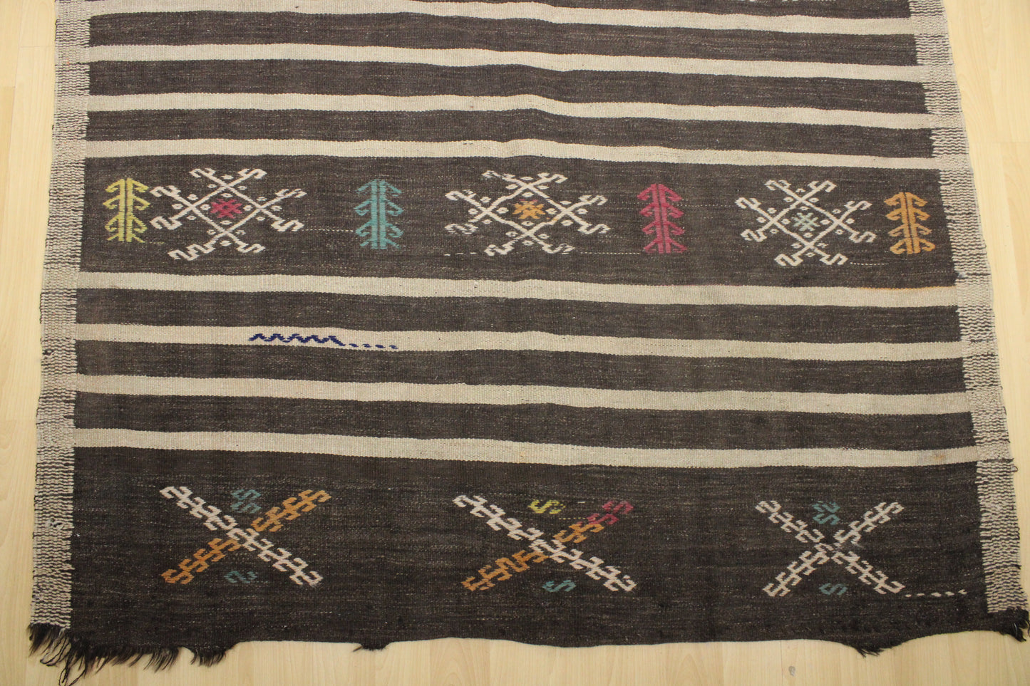 Handwoven Turkish Vintage Kilim (5'6" x 10'6")