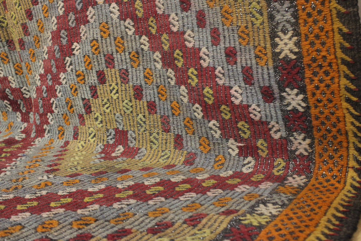 Handwoven Turkish Vintage Kilim (5'10" x 10'3")