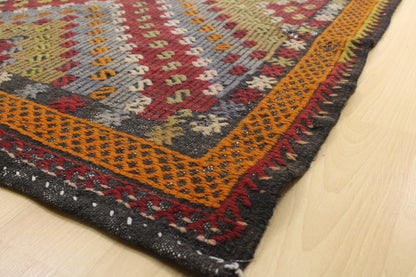 Handwoven Turkish Vintage Kilim (5'10" x 10'3")