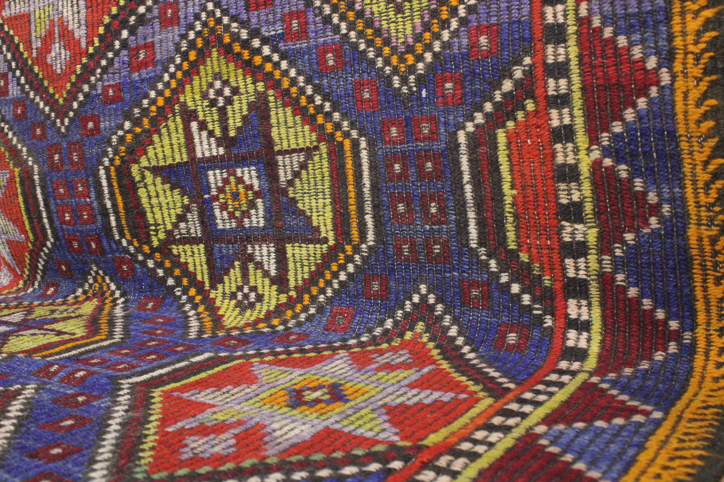 Handwoven Turkish Vintage Kilim (6'7" x 9'12")