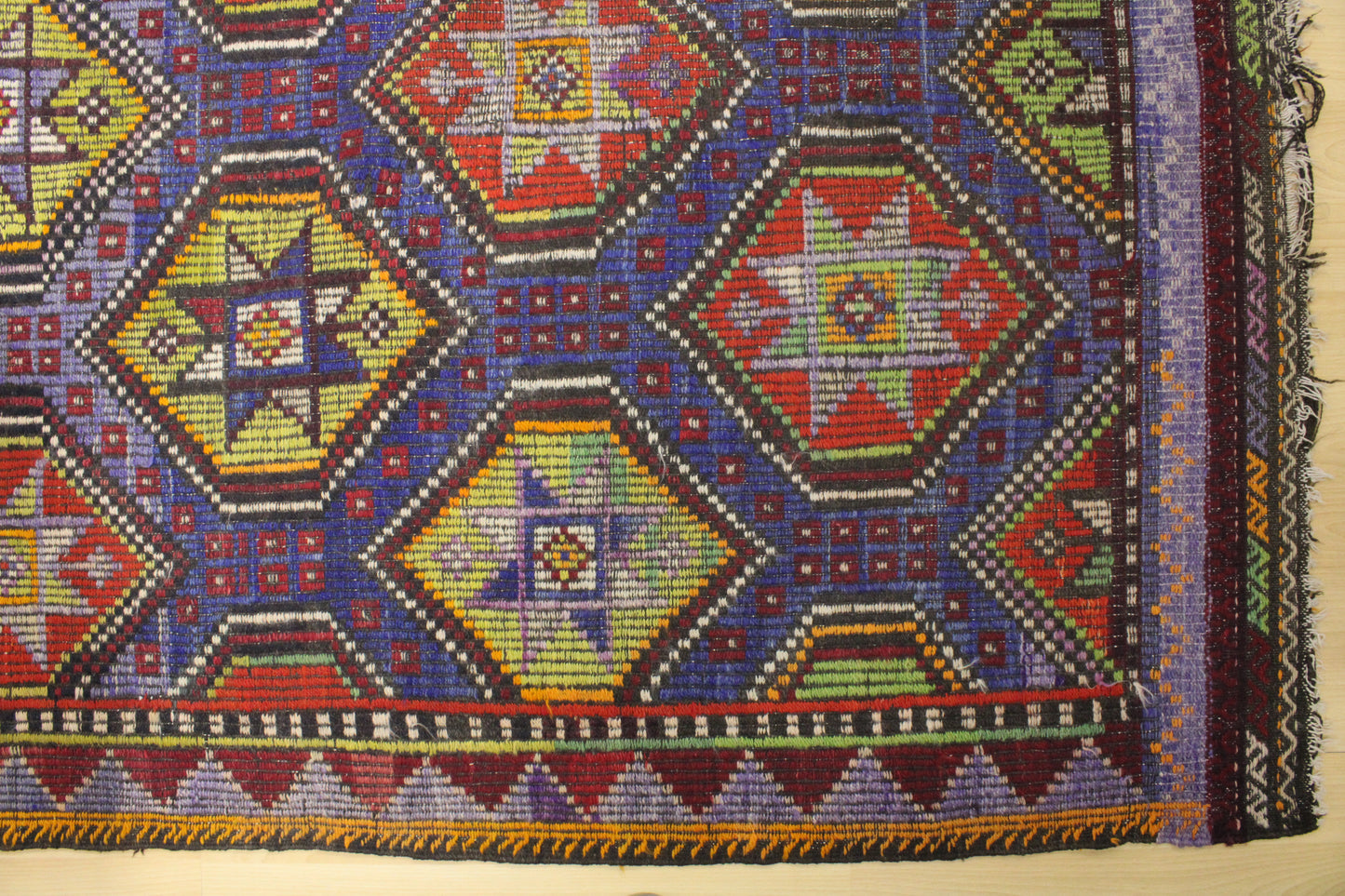 Handwoven Turkish Vintage Kilim (6'7" x 9'12")