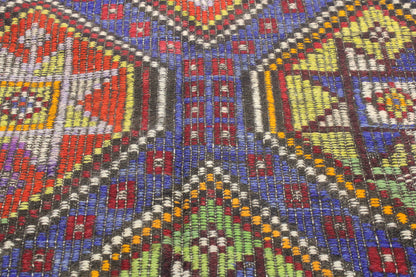 Handwoven Turkish Vintage Kilim (6'7" x 9'12")