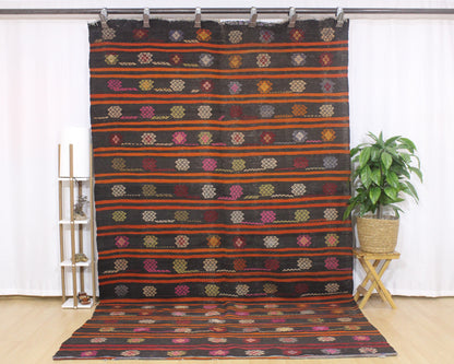 Handwoven Turkish Vintage Kilim (6'4" x 10'12")