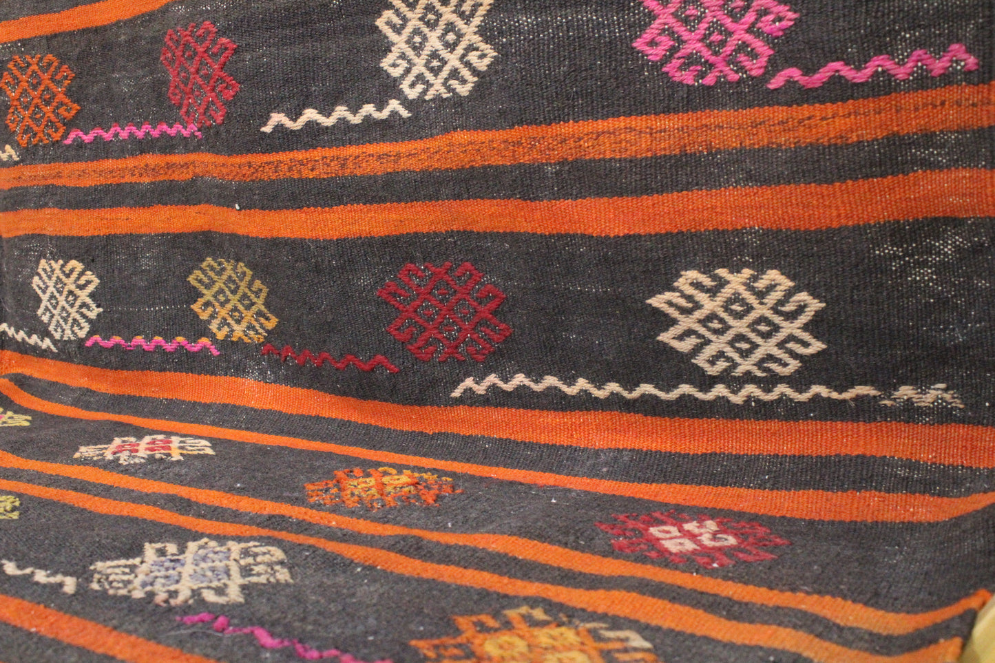 Handwoven Turkish Vintage Kilim (6'4" x 10'12")