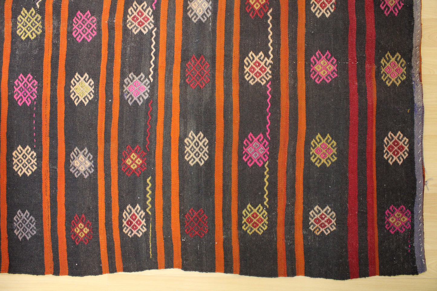 Handwoven Turkish Vintage Kilim (6'4" x 10'12")