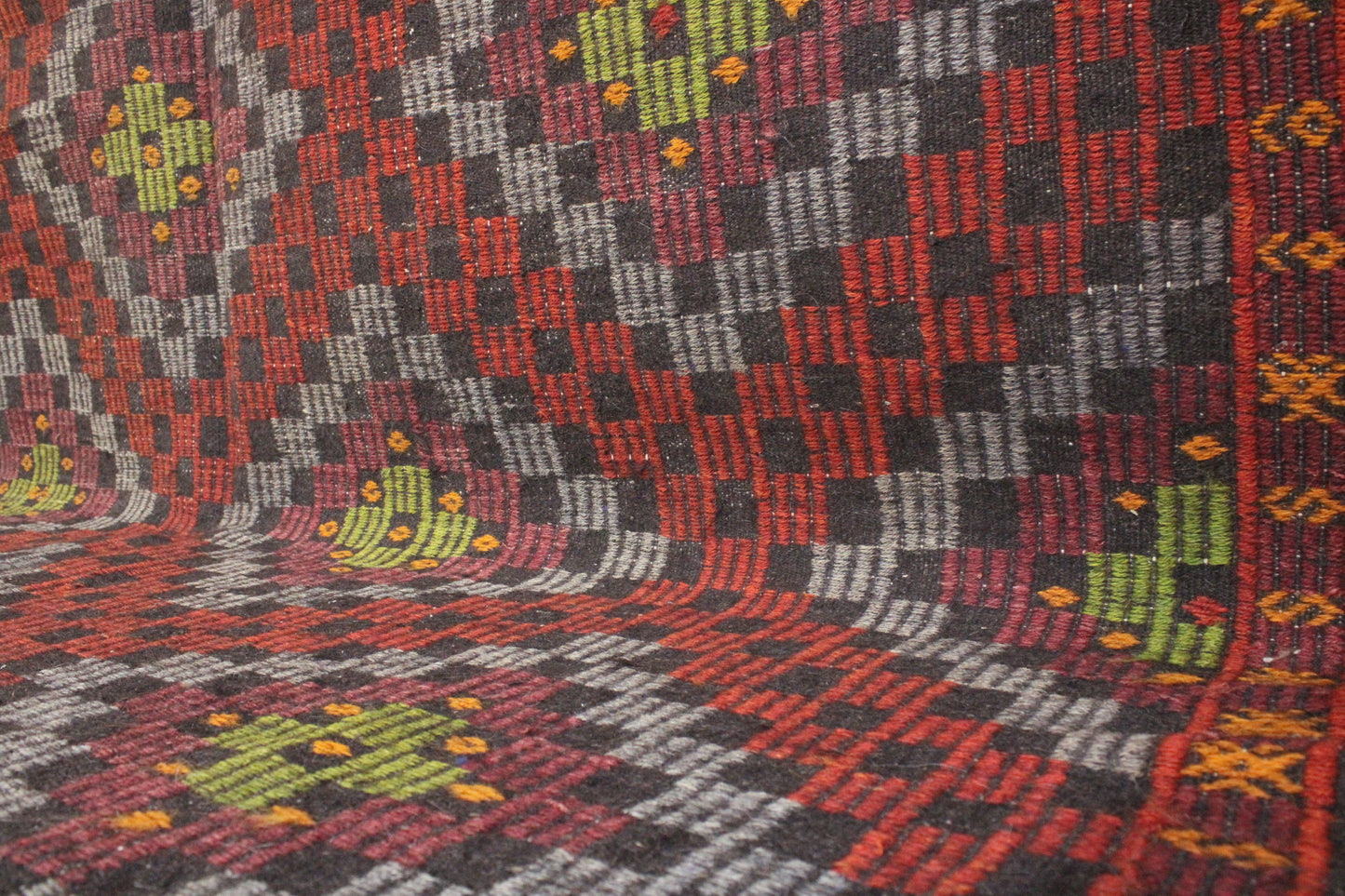 Handwoven Turkish Vintage Kilim (5'9" x 10'9")