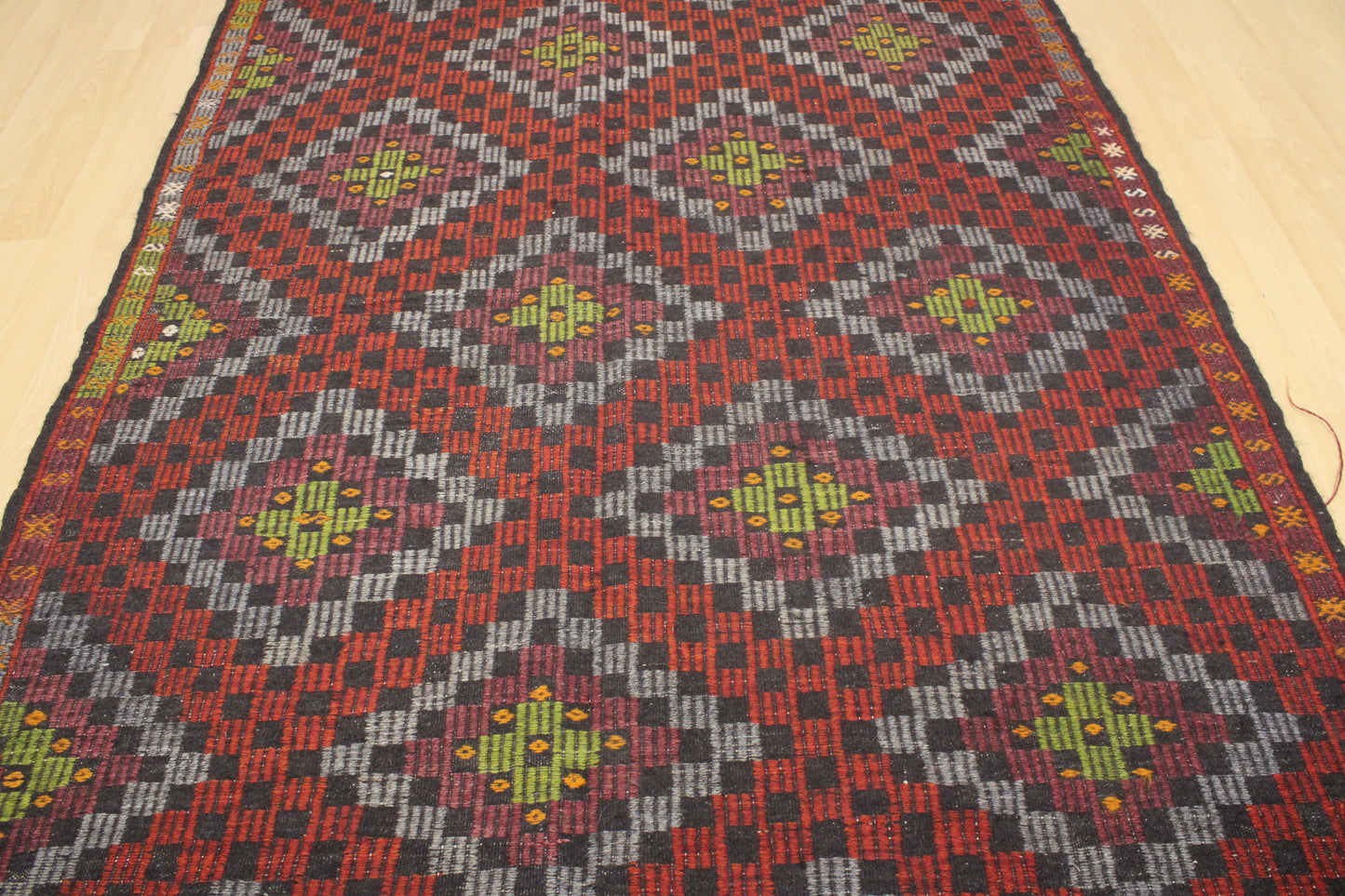 Handwoven Turkish Vintage Kilim (5'9" x 10'9")