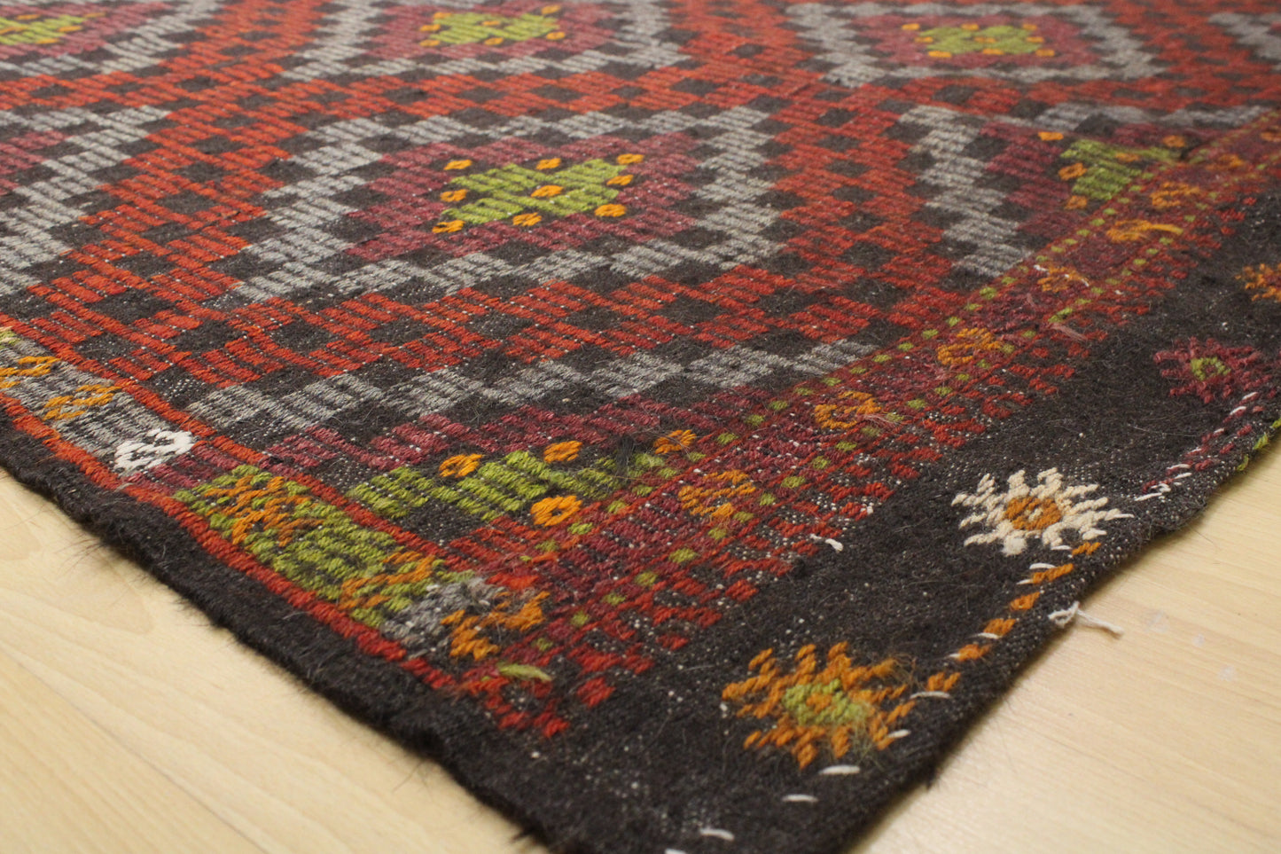 Handwoven Turkish Vintage Kilim (5'9" x 10'9")