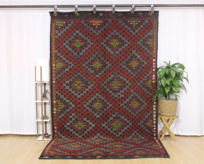 Handwoven Turkish Vintage Kilim (5'7" x 10'1")