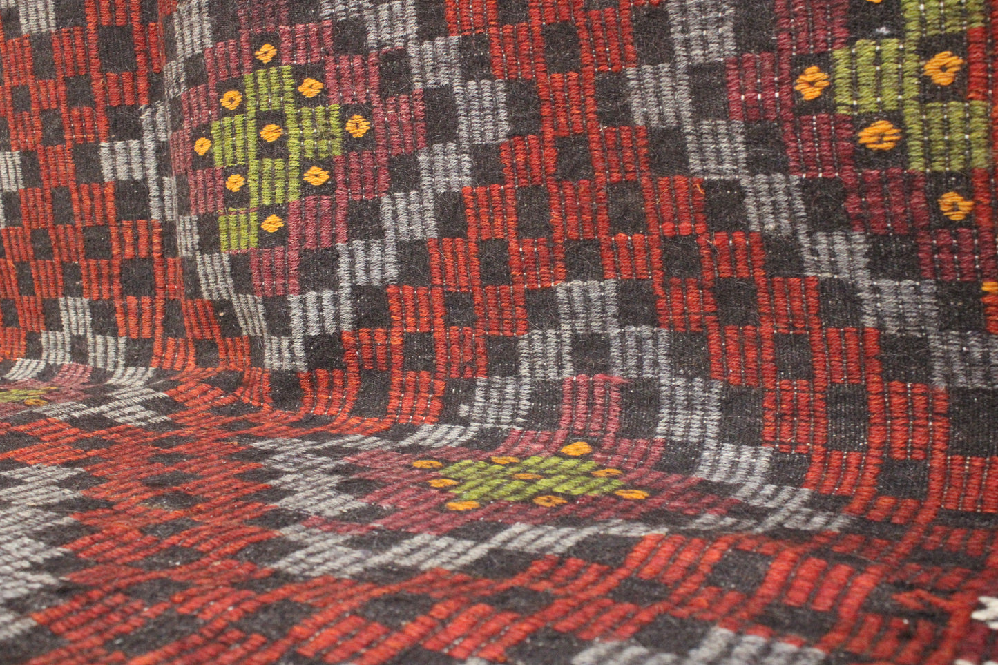 Handwoven Turkish Vintage Kilim (5'7" x 10'1")