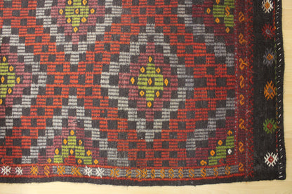 Handwoven Turkish Vintage Kilim (5'7" x 10'1")