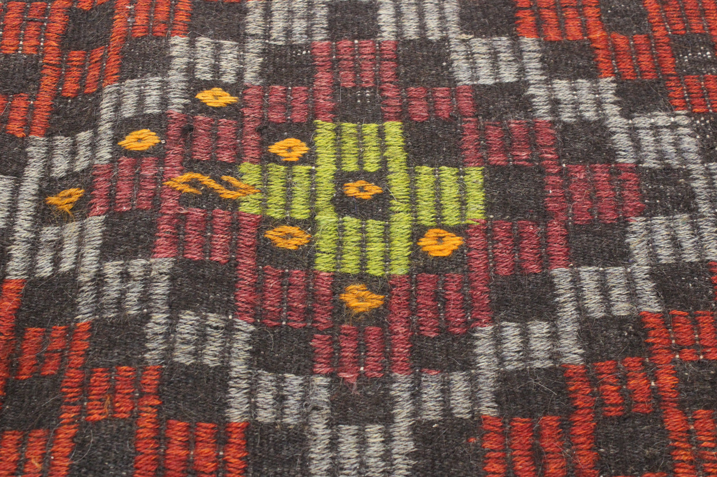 Handwoven Turkish Vintage Kilim (5'7" x 10'1")